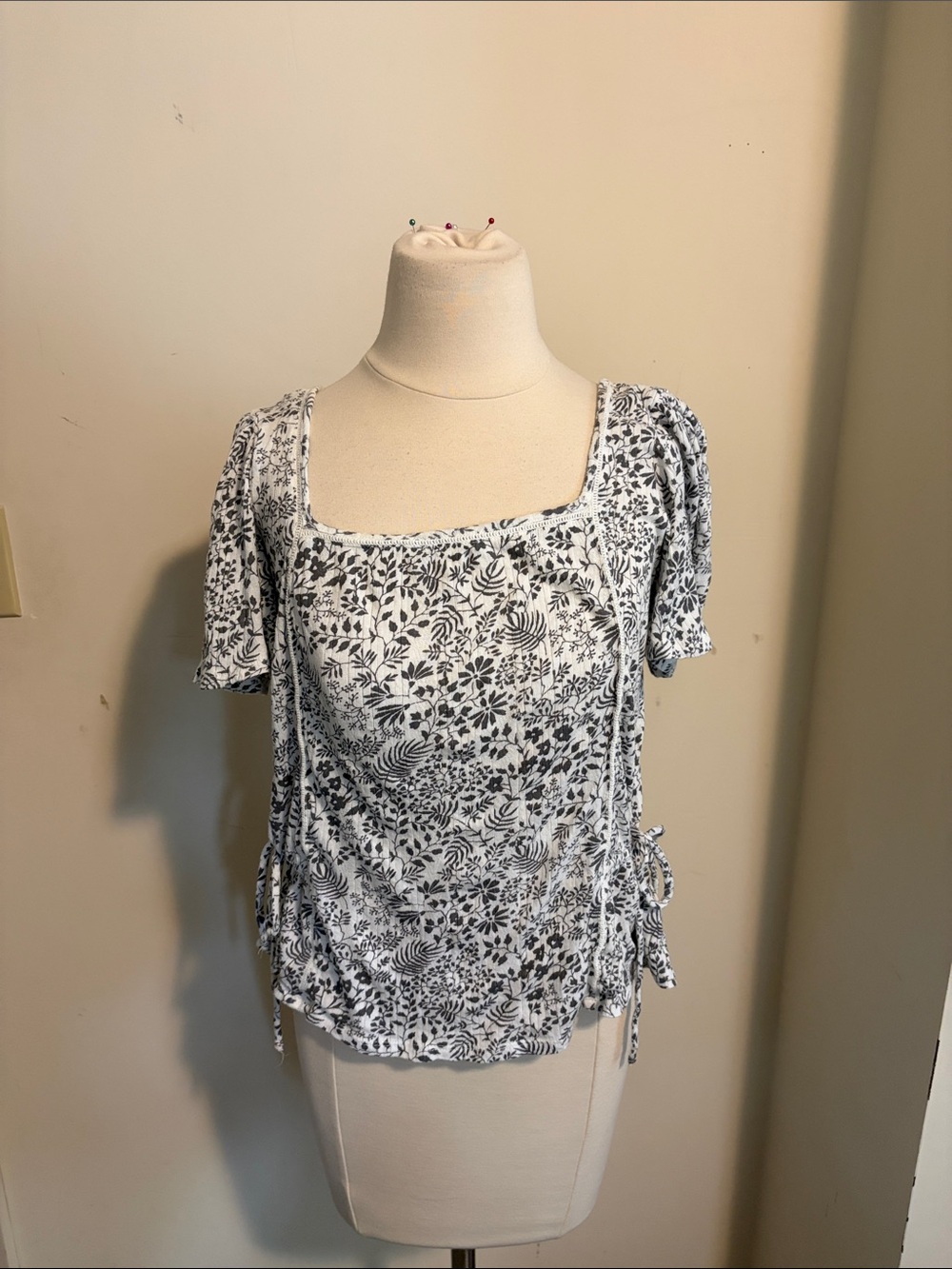 Lucky Brand Square Neck Floral Print Women’s Top in Black and White